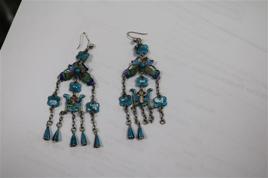 A suite of Chinese silver and enamel jewellery, comprising a necklace and matching earrings, early 20th century